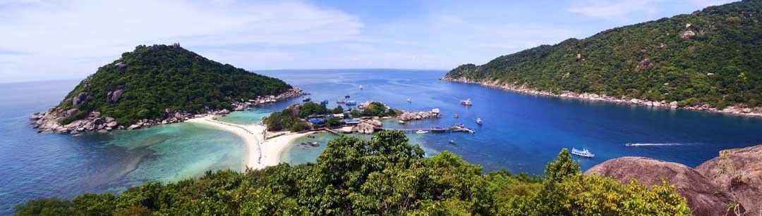 Nang Yuan Island mural with clear waters, ideal for indoor and outdoor spaces.