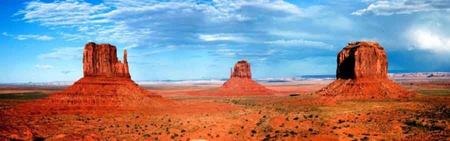 Monument Valley mural with towering sandstone buttes, ideal for indoor and outdoor spaces.